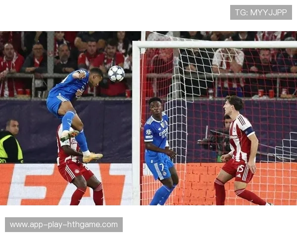 姆巴佩在更衣室怒斥替补，镜头捕捉到尖锐瞬间