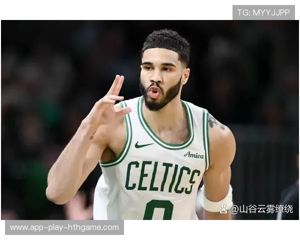 塔图姆突破分球到底角,波士顿三分稳稳命中 塔图姆突破分球到底角,波士顿三分稳稳命中