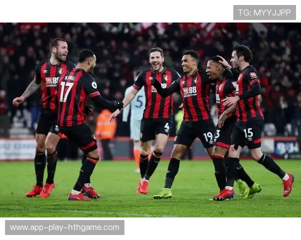 曼联全力争取欧冠席位,年轻球员渐成主力 曼联全力争取欧冠席位,年轻球员渐成主力